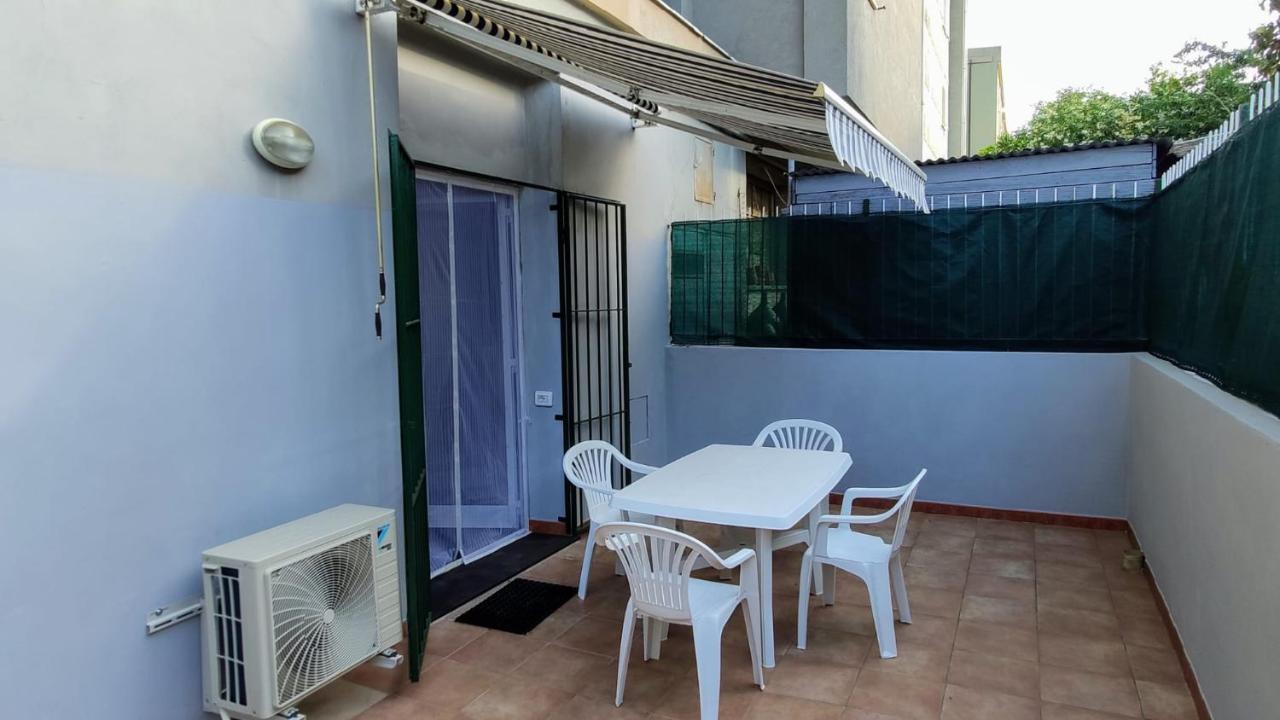Karina, To The Beach With Terrace And Private Parking Savona Dış mekan fotoğraf